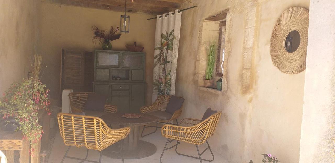 Logis De Bois Roche Villa Saint-Bonnet-sur-Gironde Екстериор снимка