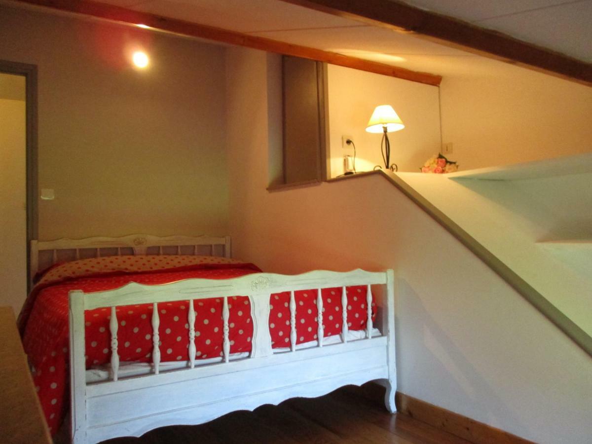 Logis De Bois Roche Villa Saint-Bonnet-sur-Gironde Екстериор снимка