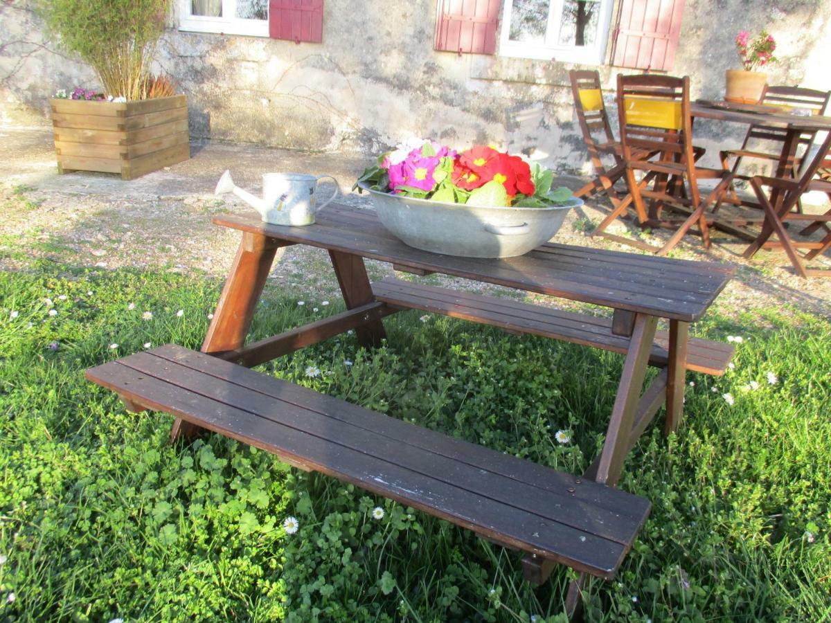 Logis De Bois Roche Villa Saint-Bonnet-sur-Gironde Екстериор снимка
