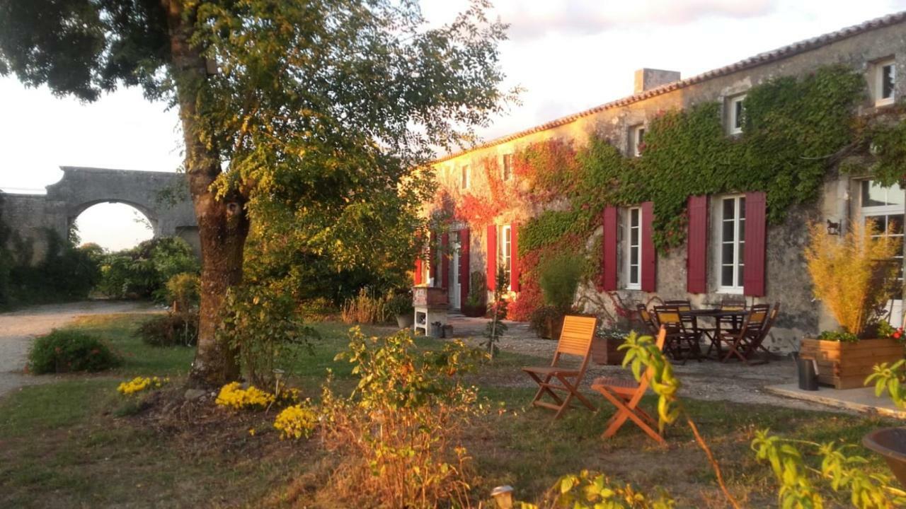 Logis De Bois Roche Villa Saint-Bonnet-sur-Gironde Екстериор снимка